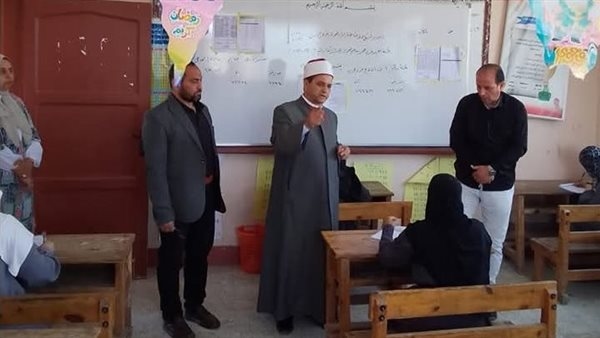 رئيس منطقة الإسماعيلية الأزهرية يتفقد سير امتحانات الشهادة الثانوية (صور)