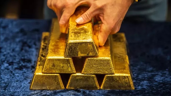 تراجع جديد في أسعار الذهب بمنتصف تعاملات اليوم