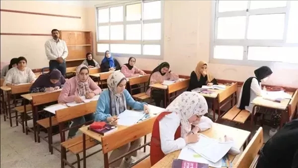 الثانوية العامة 2025، بدء امتحان اللغة الأجنبية الأولى
