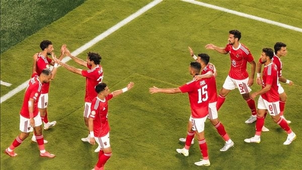الأهلي يتحرك لحسم ملفات الموسم الجديد.. جلسة فنية بين ريبيرو ويوسف.. الأحمر ينهي صفقة جديدة.. إغراء أبو علي للاستمرار مع الفريق.. واجتماع حاسم للإدارة