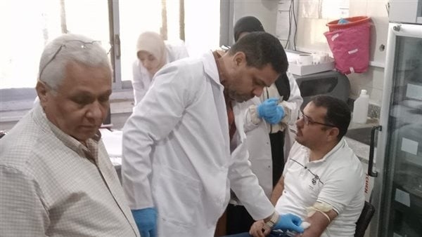 محافظة أسيوط تطلق أكبر حملة للتبرع بالدم في نقاط حيوية ثابتة (فيديو)