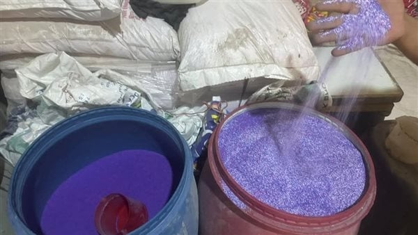 التحفظ على 16 طن مستلزمات إنتاج و3500 عبوة مجهولة المصدر بالمنوفية