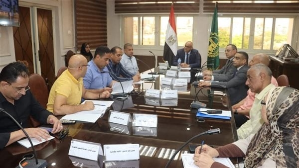 محافظ القليوبية يترأس اجتماع اللجنة العليا للإعلانات