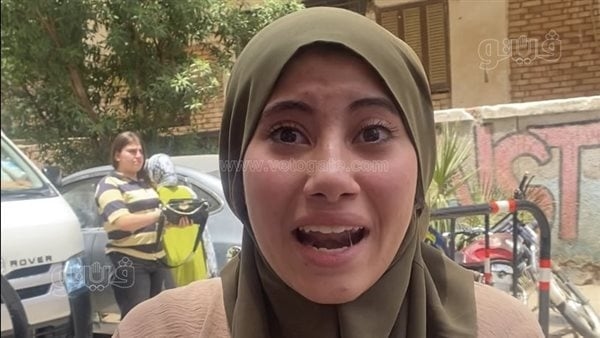 طالبات ثانوية عامة فى أسوان يشتكين من سوء تعامل المراقبين (فيديو)
