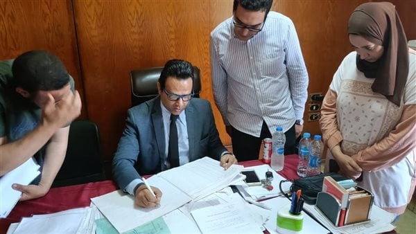 وكيل صحة سوهاج يتفقد سير العمل داخل لجنتي فحص راغبي الترشح للنواب والشيوخ