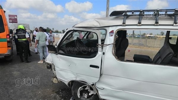 ننشر الصور الأولى لحادث انقلاب ميكروباص على طريق المنصورة جمصة
