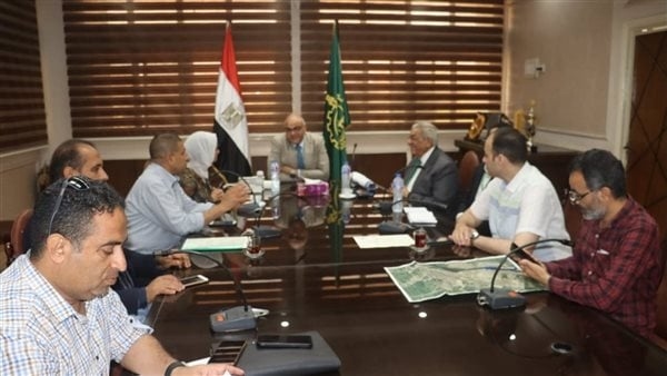 محافظ القليوبية يبحث تنفيذ المرحلة الرابعة من "ممشى أهل مصر" ببنها