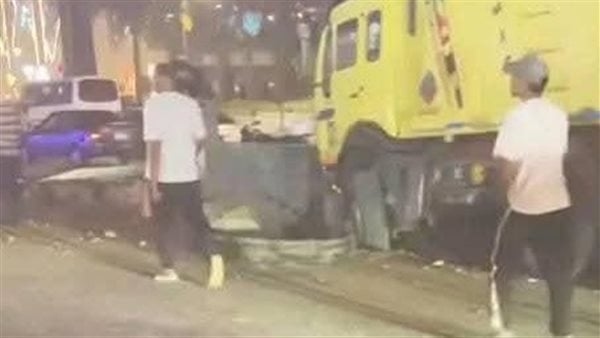 كارثة جديدة على الطريق، تريلا تدهس 5 سيارات ملاكي بدائري المعادي (فيديو)