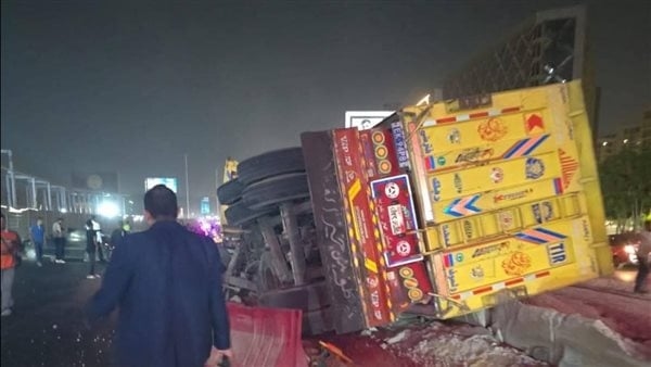 الطريق إلى الموت.. 5 وقائع صادمة تكشف استهتار سائقي الشاحنات.. سباقات وقيادة تحت تأثير المخدرات وحمولات قاتلة.. ودعوات لتشديد العقوبات وإنشاء محاكم مرورية عاجلة