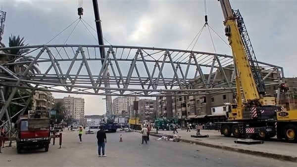 الانتهاء من تركيب الجسم المعدني لـ كوبري المشاة بمحور العصار بشبرا الخيمة