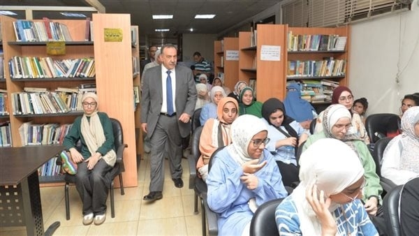 محافظ أسيوط يشهد فعاليات مبادرة "بإيدينا نصنع" بمكتبة مصر العامة (صور)