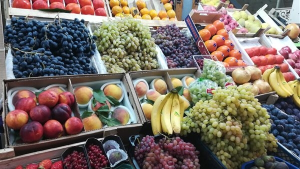 الكمثرى تتراجع 8 جنيهات، سعر الفاكهة اليوم في سوق العبور