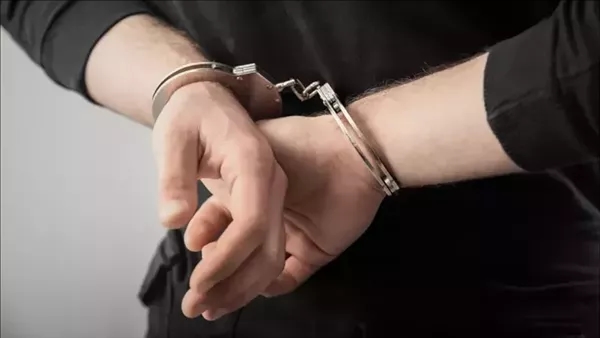 ضبط سائق ميكروباص قام بحركات استعراضية عرضت حياة المواطنين للخطر بالعجوزة