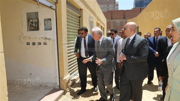 محافظ بني سويف ومستشار رئيس الجمهورية يتفقدان تطوير سوق الدهشوري