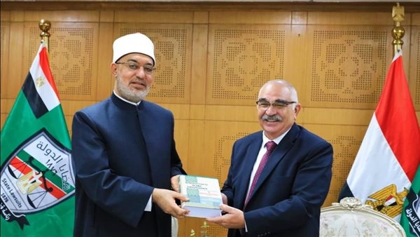مفتي الجمهورية يهنئ رئيس هيئة قضايا الدولة الجديد بتوليه المنصب رسميا