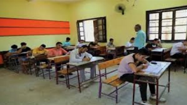 طلاب الثانوية العامة 2025 يؤدون اليوم امتحان مواد الأحياء والإحصاء والرياضيات التطبيقية