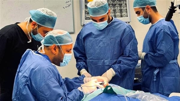 محافظ الإسماعيلية يشيد بنجاح عملية زراعة قوقعة لطفلة ضمن منظومة التأمين الشامل (صور)