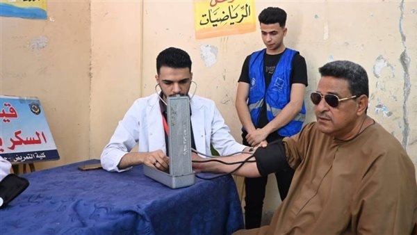 بمشاركة 3 جامعات، إقبال من المواطنين على القافلة الطبية بـ أريمون في البحيرة (صور)