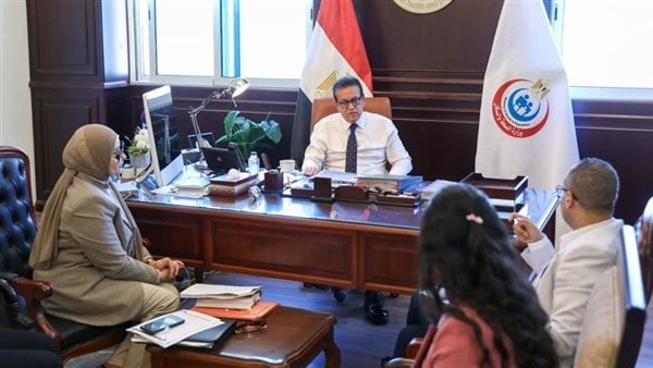 وزير الصحة يتابع مستجدات العمل بمنظومة خدمات نقل الدم القومية