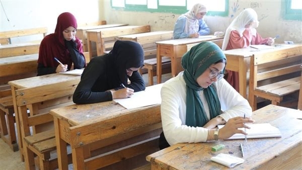 محافظ القاهرة يعتمد جداول مواعيد امتحانات الدور الثاني (صور)