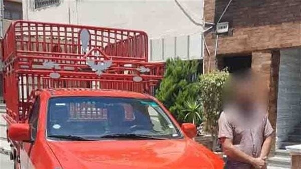 القبض على قائد سيارة أخرج قدمه من الشباك أثناء القيادة بالبحيرة