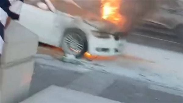 حريق في سيارة ملاكي بكورنيش البحر بالإسكندرية دون إصابات