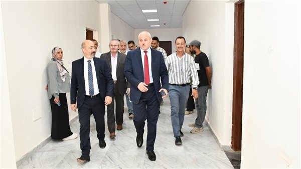 رئيس جامعة القناة يتفقد مركز التنمية لدعم الابتكار (صور)