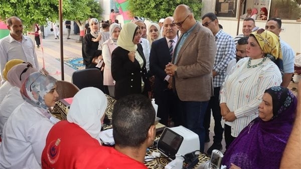 محافظ القليوبية يدشن مبادرة "100 يوم صحة" لتوفير رعاية شاملة للمواطنين
