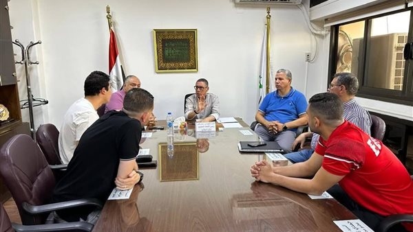 رئيس اتحاد الكرة الطائرة يجتمع باللجنة الطبية ولاعبي المنتخب الأول المصابين (صور)