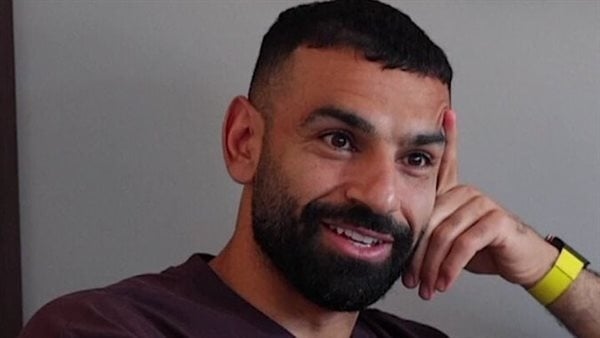 محمد صلاح يكشف عن أفضل لاعب في تاريخ أفريقيا ومدربه المفضل (فيديو)