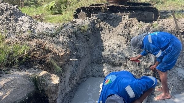 مياه القناة: انتهاء إصلاح كسر مفاجئ بعمارات القنطرة شرق وإعادة تشغيل الخدمة (صور)