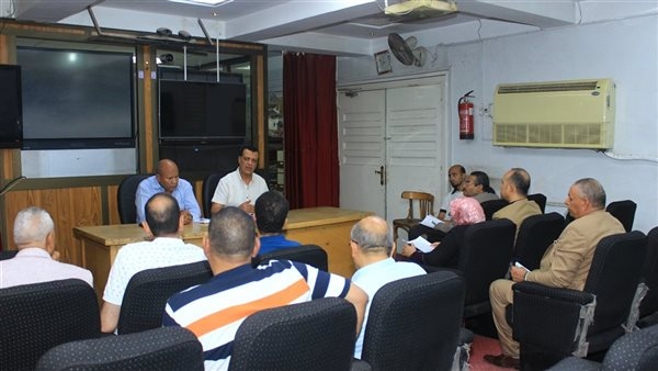 مدير تعليم سوهاج يناقش خطة الانتهاء من الفترة المسائية بالمدارس