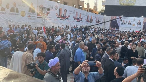 بحضور الآلاف.. "الجبهة الوطنية" ينظم مؤتمرًا جماهيريًا حاشدًا لدعم مرشحيه في انتخابات الشيوخ بالجيزة