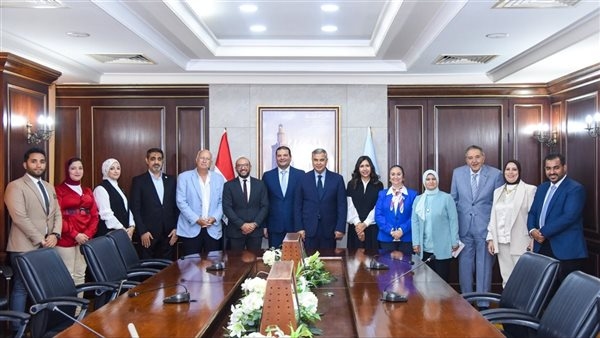 محافظ الإسكندرية يبحث الاستعدادات لتطبيق منظومة التأمين الصحي الشامل