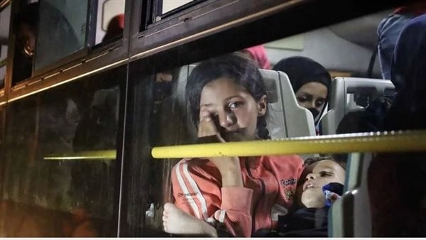 إجلاء الدفعة الرابعة من عائلات عشائر بدو السويداء إلى درعا (فيديو وصور)