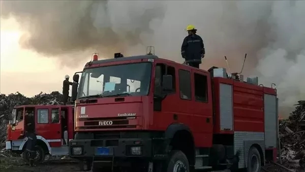 إخماد حريق اندلع في مطعم كبدة ونقل صاحبه للمستشفى