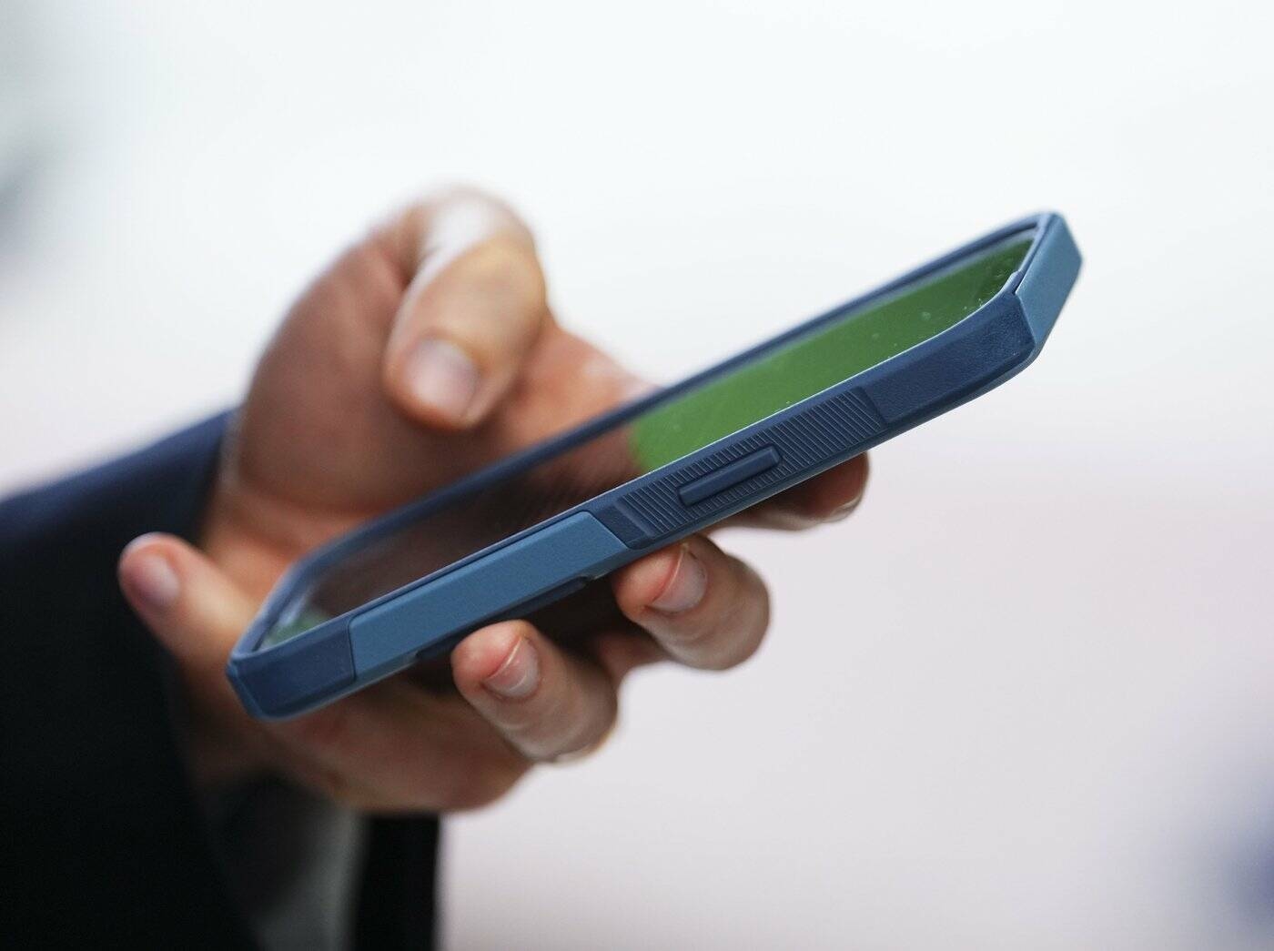 First school year of cellphone ban well-received: minister