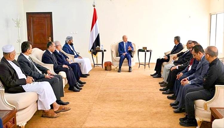 من 500 إلى 900.. انفجار أسعار وعملة تنهار وحكومة لا تسمع ولا ترى تتفرّج من تحت مكيفات معاشيق