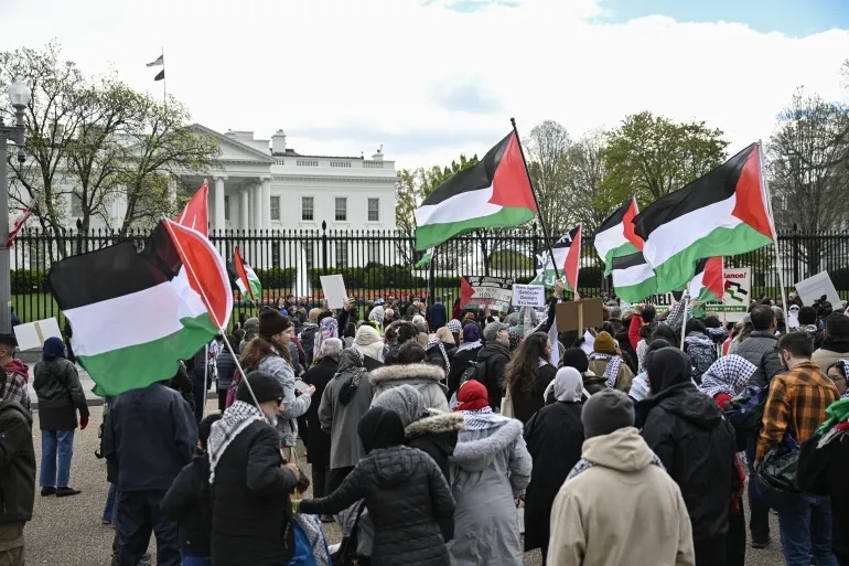 مظاهرات أمام البيت الأبيض رفضاً لزيارة نتنياهو ومطالبات باعتقاله