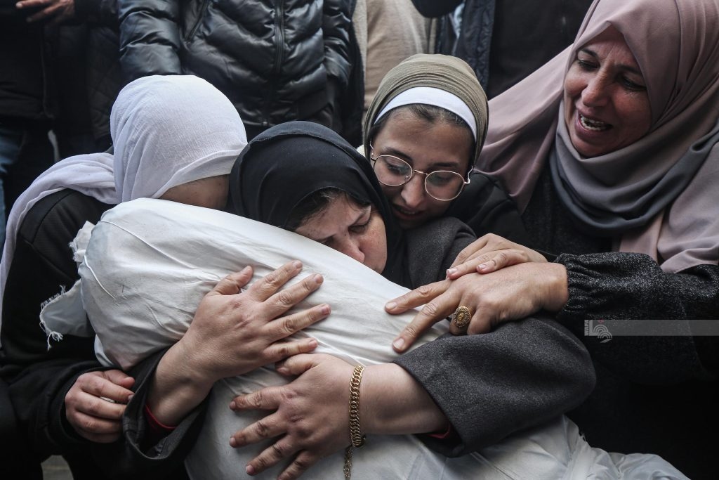 13 شهيدا وعشرات الجرحى في قصف صهيوني استهدف منازل ومراكز إيواء في غزة