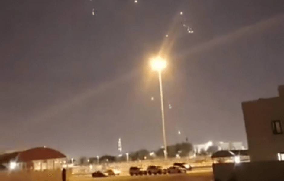 'يمن ديلي نيوز' يرصد تعليقات نشطاء الحوثيين حول القصف الإيراني لقطر