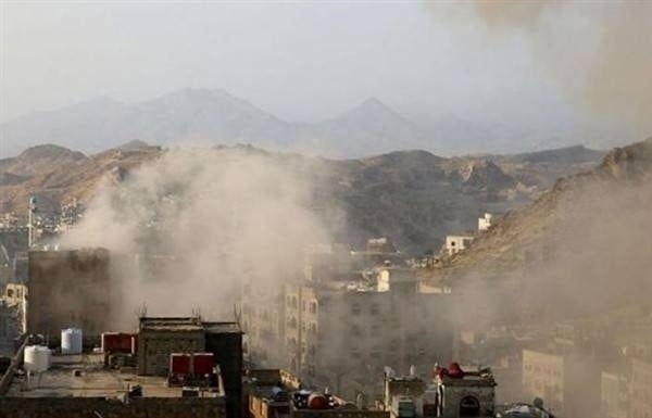 قصف حوثي على الأحياء السكنية في تعز يتسبب بفقدان طفل إحدى عينيه