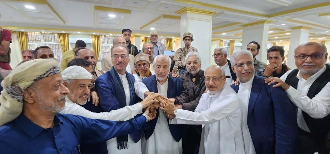 تعز.. مناشدة عاجلة إلى الرئيس العليمي تطالب بإزالة المظاهر المسلحة من أمام منزل الشيباني